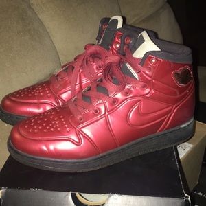 Jordan 1’s anodized cranberry, good condition.